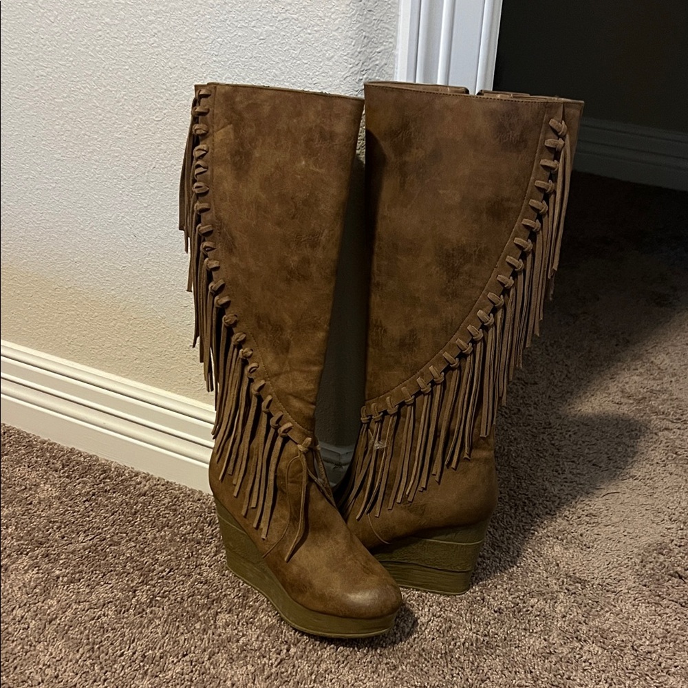 Fringe boots - Picture 1 of 1
